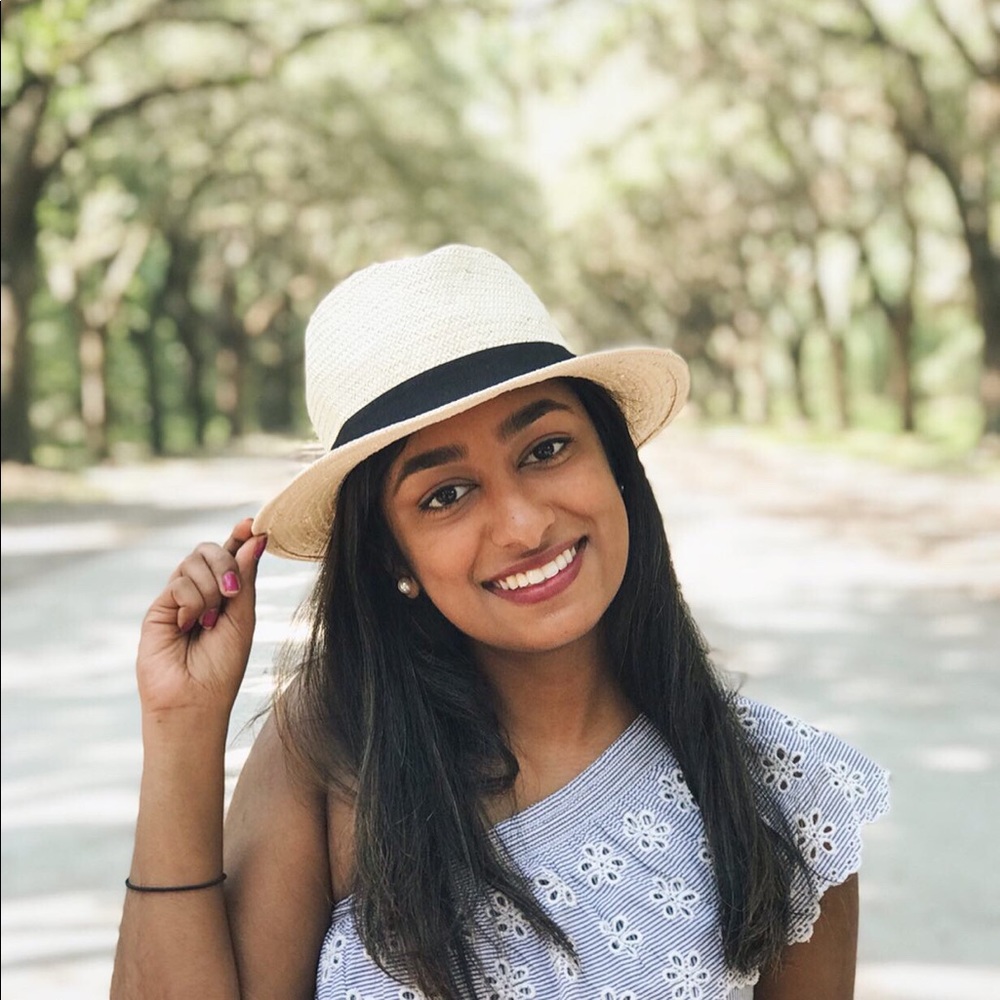 Meet your Posher, Gabriela